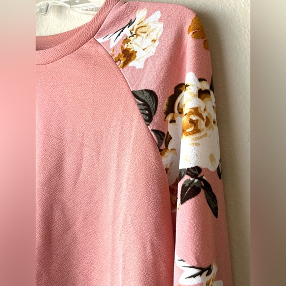 Pink flower sweatshirt - Picture 3 of 4
